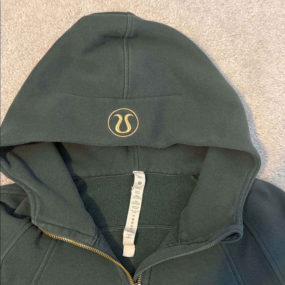 Lululemon M/L cropped hoodie - Picture 2 of 8